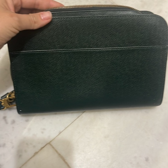 Louis vuitton clutch